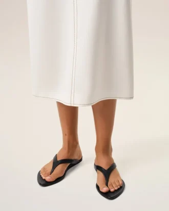 Black Lamb Leather Pointed Toe Flip Flops